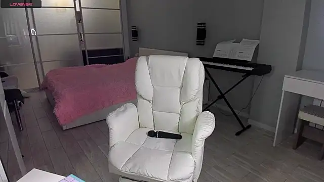 SofieLund online show from 03-27-26, 04:19