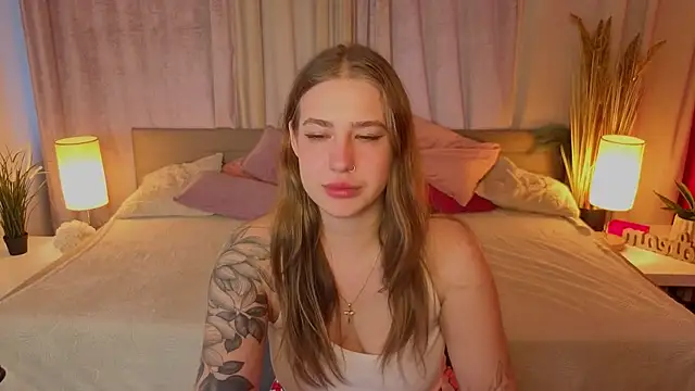 EmilyBlazee online show from 04-22-26, 06:53