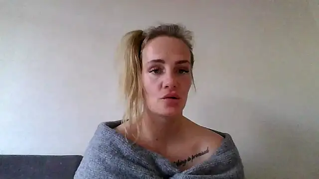 Snapshot of Lisanne30 chatting on 02-25-26, 02:39 Lisanne30 online show from 02-25-26, 02:39