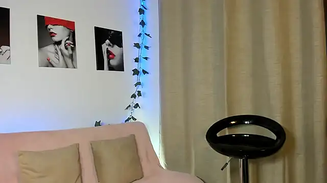 Snapshot of Rebeca_Marchetti chatting on 05-01-26, 08:25 Rebeca Marchetti online show from 05-01-26, 08:25