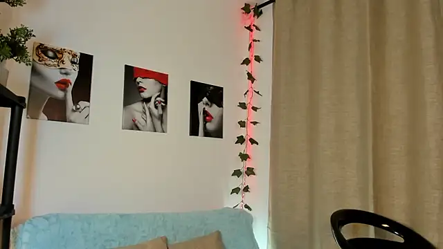 Snapshot of Rebeca_Marchetti chatting on 04-27-26, 08:40 Rebeca Marchetti online show from 04-27-26, 08:40