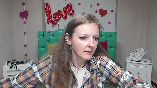 Snapshot of MeganPirs chatting on 05-08-26, 05:17 MeganPirs online show from 05-08-26, 05:17