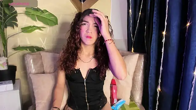 Snapshot of evelyn__rose1 chatting on 05-01-26, 02:16 evelyn rose1 online show from 05-01-26, 02:16