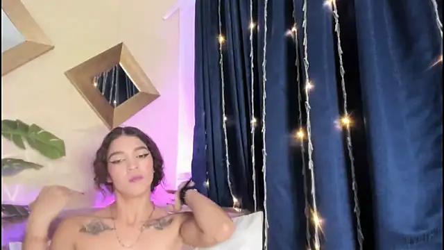 Snapshot of evelyn__rose1 chatting on 06-04-26, 03:44 evelyn rose1 online show from 06-04-26, 03:44
