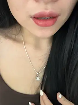 Snapshot of Tinn_tin chatting on 06-12-26, 06:33 Tinn tin online show from 06-12-26, 06:33