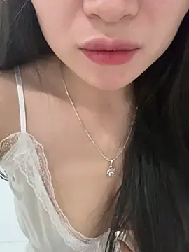 Snapshot of Tinn_tin chatting on 06-08-26, 04:07 Tinn tin online show from 06-08-26, 04:07