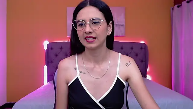 Snapshot of alexaneuer chatting on 05-12-26, 01:39 alexaneuer online show from 05-12-26, 01:39