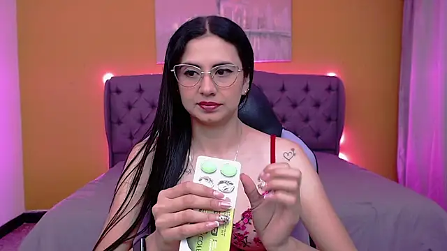 Snapshot of alexaneuer chatting on 06-01-26, 01:11 alexaneuer online show from 06-01-26, 01:11