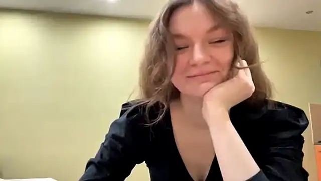 Snapshot of AliveCute chatting on 03-02-26, 06:15 AliveCute online show from 03-02-26, 06:15