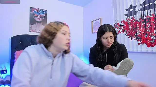 valeria and zoe online show from 03-30-26, 01:45