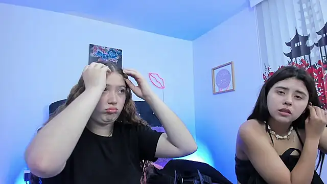 valeria and zoe online show from 03-24-26, 01:22