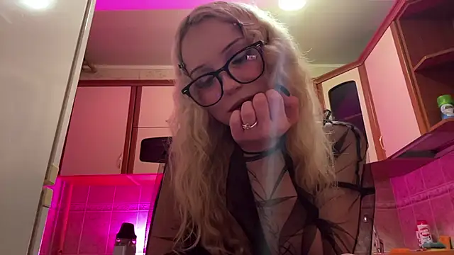 Mollywannatouch online show from 02-26-26, 06:52