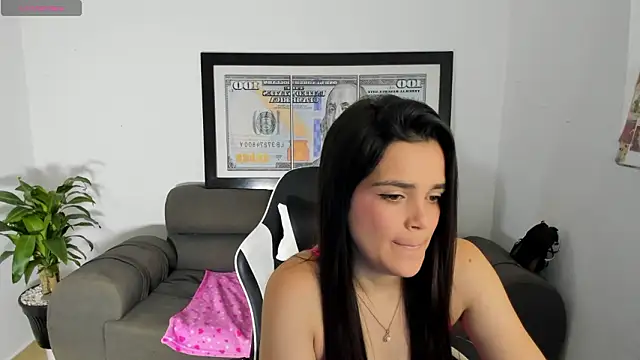 Snapshot of LucianaMoreaux chatting on 03-01-26, 10:10 LucianaMoreaux online show from 03-01-26, 10:10