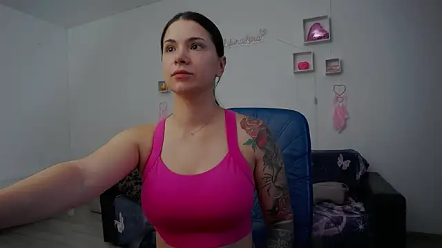 Snapshot of LauraLora3 chatting on 06-30-26, 06:35 LauraLora3 online show from 06-30-26, 06:35