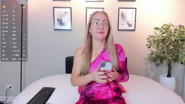 Victoria Firee online show from 04-18-26, 07:18