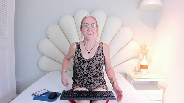 Victoria Firee online show from 05-31-26, 12:33
