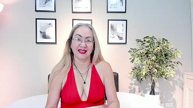 Victoria Firee online show from 04-11-26, 01:04