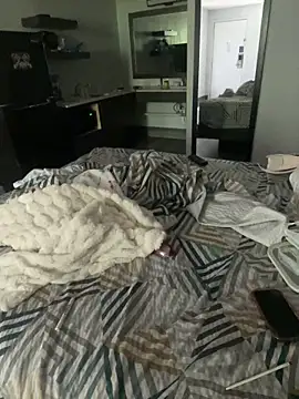 Loopsies online show from 04-19-26, 03:46