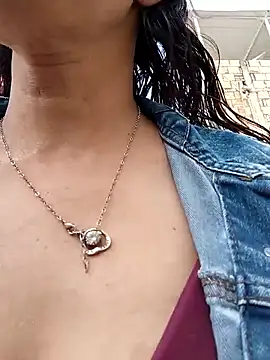 celeste kiss  online show from 04-04-26, 08:04