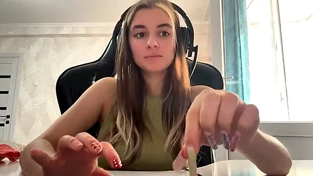 Snapshot of PluralPalaver chatting on 02-28-26, 06:13 PluralPalaver online show from 02-28-26, 06:13