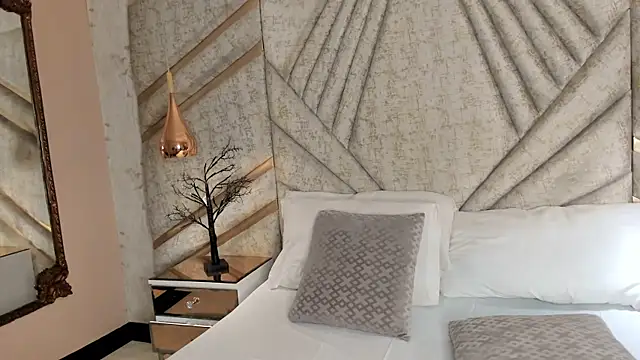 EmeelyMuller online show from 04-12-26, 03:43