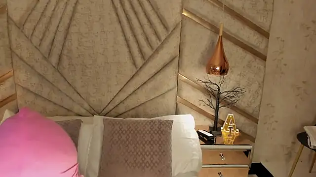 EmeelyMuller online show from 04-11-26, 06:10