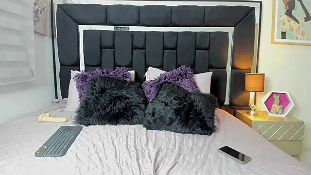 Snapshot of Tiana_moon chatting on 06-17-26, 02:33 Tiana moon online show from 06-17-26, 02:33
