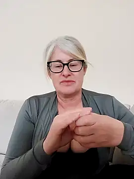 Snapshot of FlirtyFleur-x chatting on 04-03-26, 11:16 FlirtyFleur-x online show from 04-03-26, 11:16