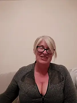 Snapshot of FlirtyFleur-x chatting on 04-02-26, 09:10 FlirtyFleur-x online show from 04-02-26, 09:10