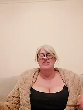 Snapshot of FlirtyFleur-x chatting on 03-29-26, 12:45 FlirtyFleur-x online show from 03-29-26, 12:45