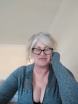 Snapshot of FlirtyFleur-x chatting on 04-02-26, 07:04 FlirtyFleur-x online show from 04-02-26, 07:04