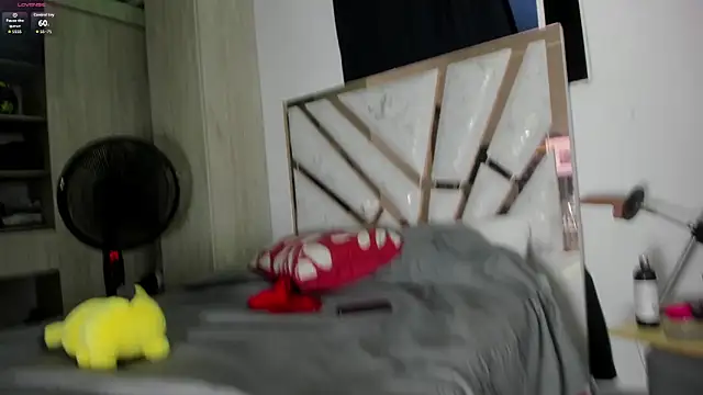 yerliss petitee online show from 04-15-26, 02:39