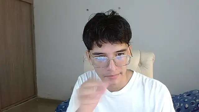Snapshot of noah_millerx chatting on 06-25-26, 07:52 noah millerx online show from 06-25-26, 07:52