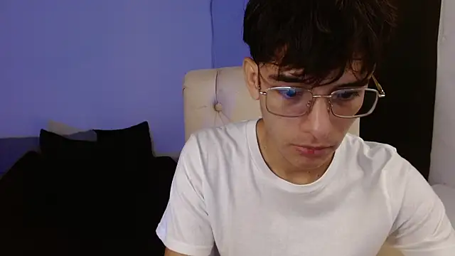 Snapshot of noah_millerx chatting on 07-12-26, 08:20 noah millerx online show from 07-12-26, 08:20
