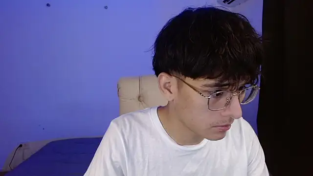 Snapshot of noah_millerx chatting on 07-17-26, 08:39 noah millerx online show from 07-17-26, 08:39