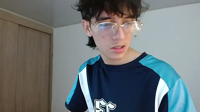 Snapshot of noah_millerx chatting on 06-17-26, 07:13 noah millerx online show from 06-17-26, 07:13