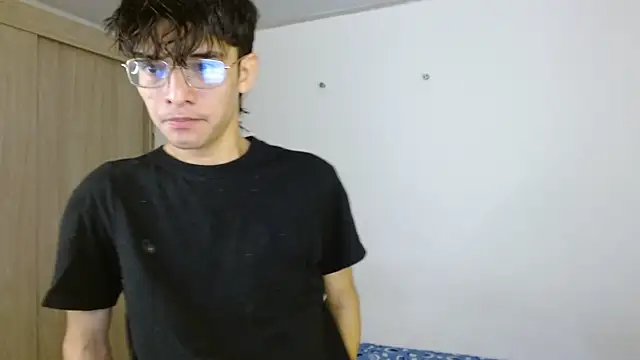 Snapshot of noah_millerx chatting on 06-19-26, 08:03 noah millerx online show from 06-19-26, 08:03