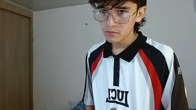 Snapshot of noah_millerx chatting on 06-18-26, 07:52 noah millerx online show from 06-18-26, 07:52