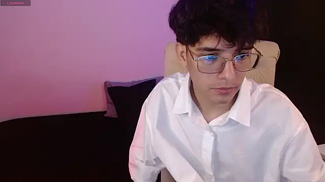 Snapshot of noah_millerx chatting on 07-21-26, 10:22 noah millerx online show from 07-21-26, 10:22