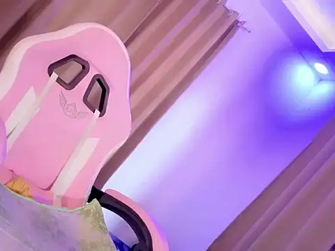 Maxinelove1 online show from 03-21-26, 07:42