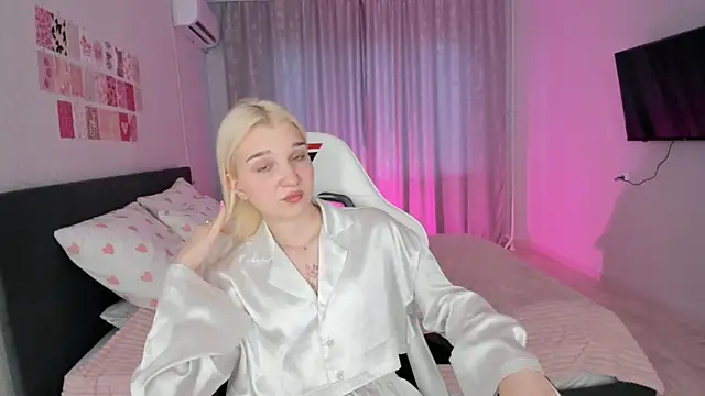 Lara Blue online show from 03-10-26, 04:05