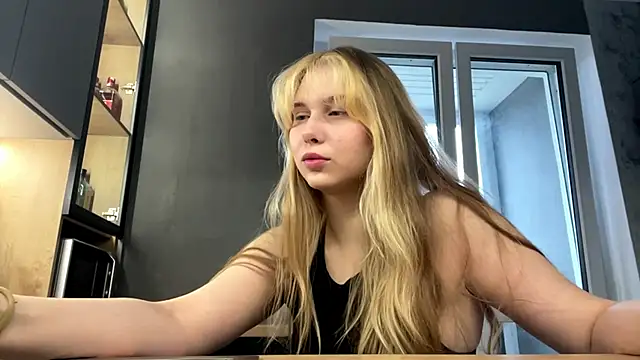 ShariLappas online show from 03-18-26, 02:08