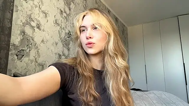 ShariLappas online show from 03-10-26, 02:32