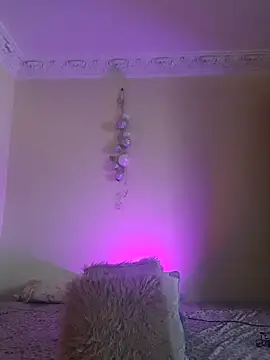 Snapshot of LunaBlaise chatting on 05-05-26, 07:33 LunaBlaise online show from 05-05-26, 07:33