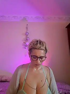 Snapshot of LunaBlaise chatting on 04-25-26, 07:11 LunaBlaise online show from 04-25-26, 07:11