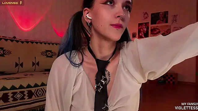 Snapshot of violettess chatting on 04-30-26, 05:31 violettess online show from 04-30-26, 05:31
