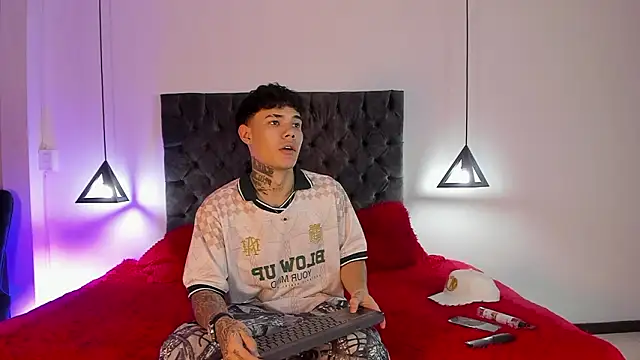 im seven online show from 02-28-26, 04:01