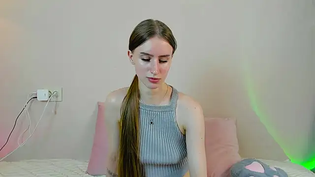 Snapshot of EllieRough chatting on 05-04-26, 05:38 EllieRough online show from 05-04-26, 05:38