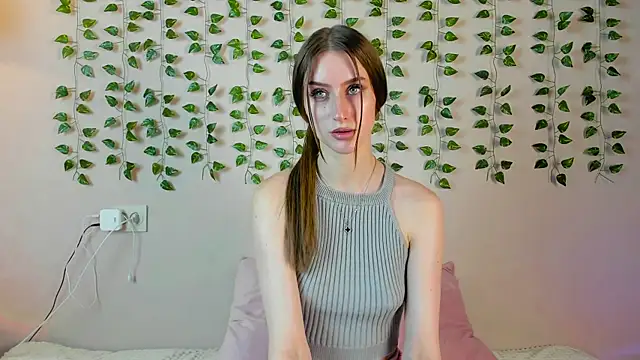Snapshot of EllieRough chatting on 05-30-26, 03:28 EllieRough online show from 05-30-26, 03:28