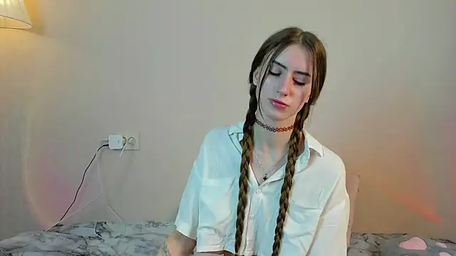 Snapshot of EllieRough chatting on 05-14-26, 05:26 EllieRough online show from 05-14-26, 05:26